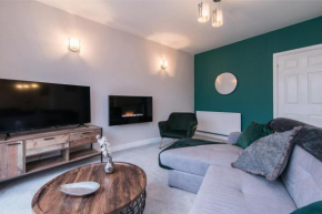 Immaculate 3 Bed House - Stunning Balcony Views